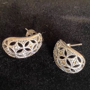 2/$8 mix and match jewelry items   Women’s earrings